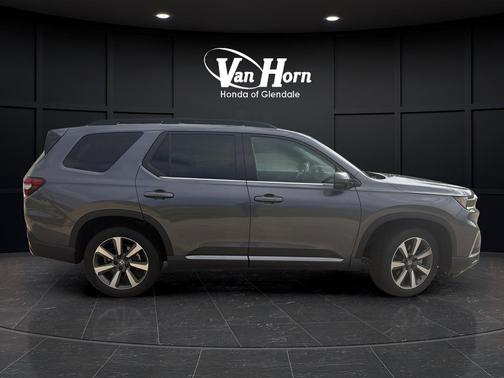Modern Steel Metallic 2024 Honda Pilot Touring 8-Passenger