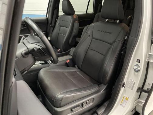 2022 Honda Pilot AWD Black Edition