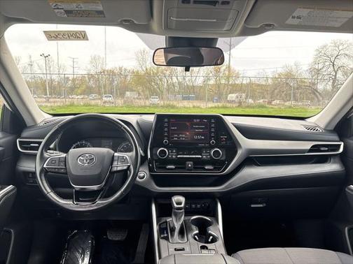 2021 Toyota Highlander LE