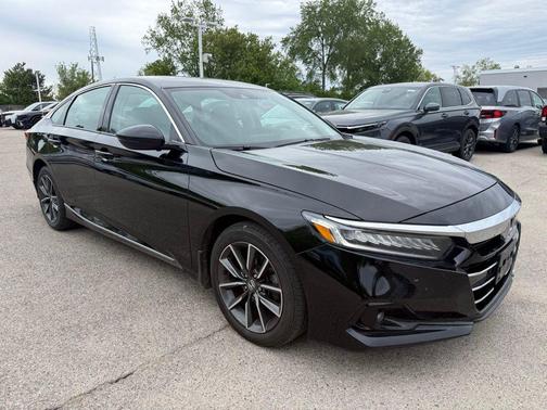 Crystal Black Pearl 2022 Honda Accord EX-L 1.5T