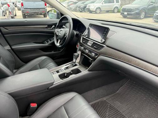 Crystal Black Pearl 2022 Honda Accord EX-L 1.5T