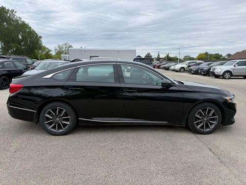 Crystal Black Pearl 2022 Honda Accord EX-L 1.5T