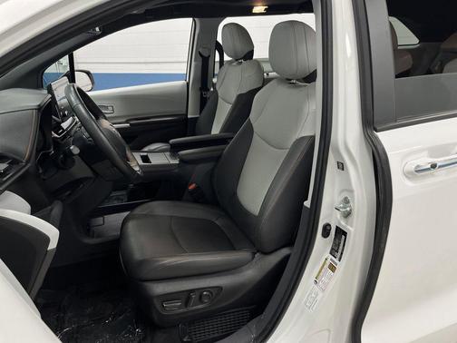 2024 Toyota Sienna XSE 7 Passenger