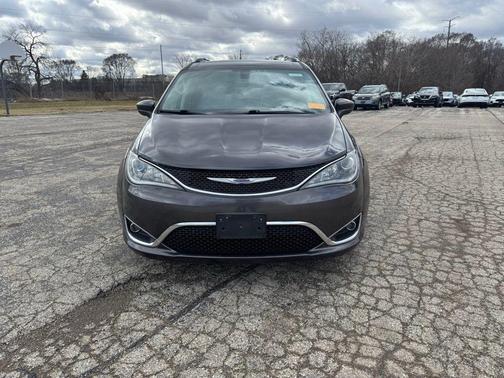 2020 Chrysler Pacifica Touring L