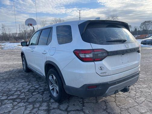 2023 Honda Pilot AWD EX-L 8 Passenger