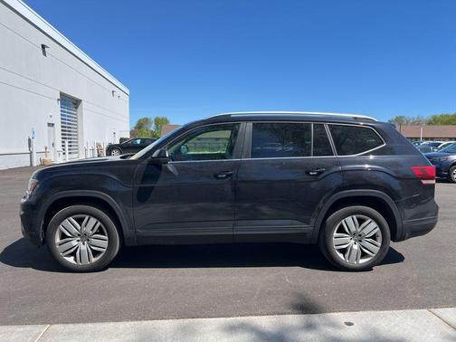 Deep Black Pearl Metallic 2019 Volkswagen Atlas 3.6L SE w/Technology