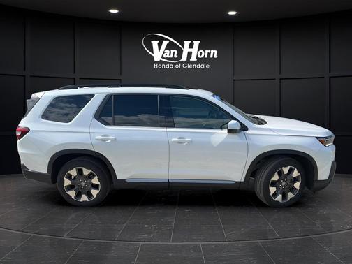 Platinum White Pearl 2026 Honda Pilot