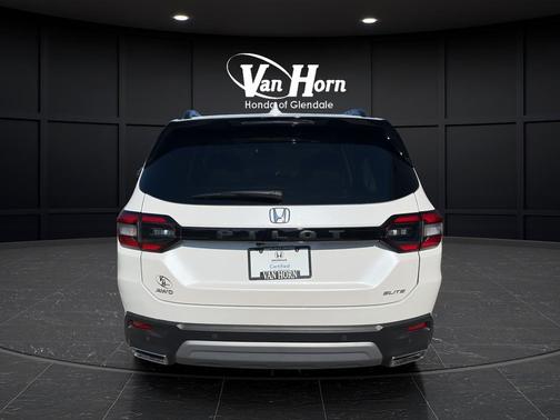 Platinum White Pearl 2025 Honda Pilot Elite