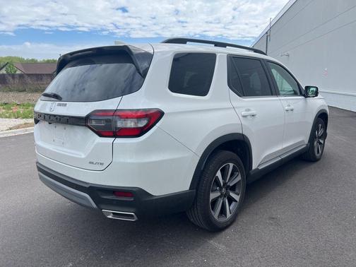 Platinum White Pearl 2025 Honda Pilot Elite