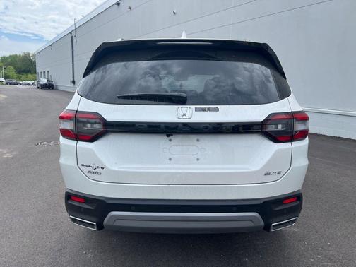 Platinum White Pearl 2025 Honda Pilot Elite