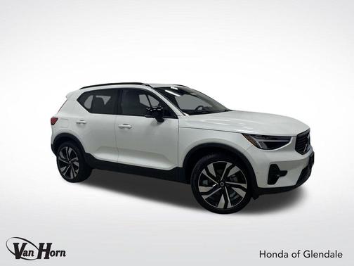 2024 Volvo XC40 B5 Plus Dark Theme