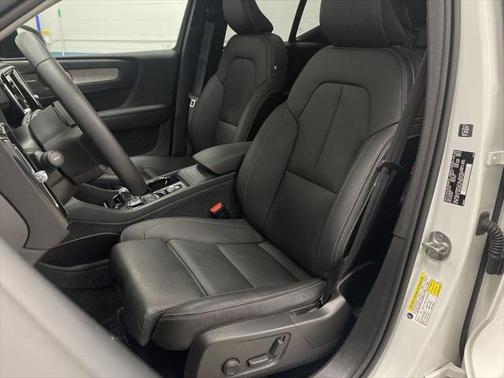 2024 Volvo XC40 B5 Plus Dark Theme