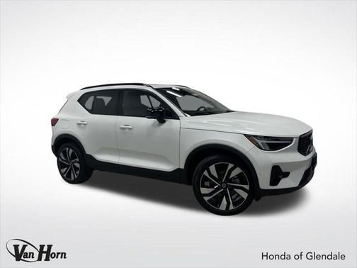 2024 Volvo XC40 B5 Plus Dark Theme