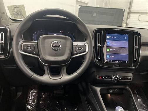 2024 Volvo XC40 B5 Plus Dark Theme