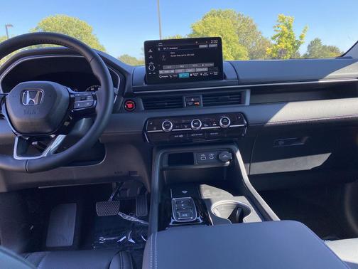 2025 Honda Pilot Touring 8-Passenger