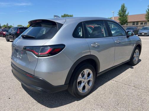 Lunar Silver Metallic 2025 Honda HR-V LX