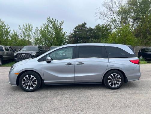 Silver 2022 Honda Odyssey EX-L