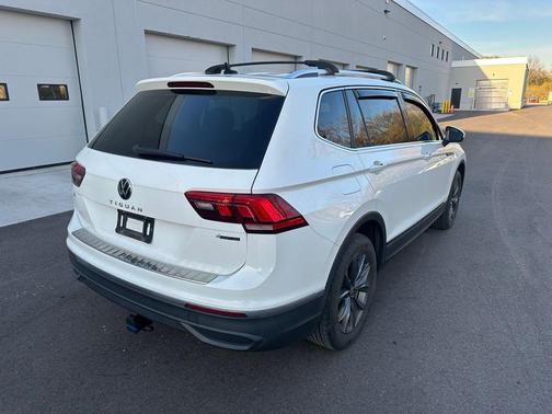 White 2022 Volkswagen Tiguan 2.0T SE 4MOTION