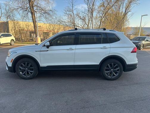 White 2022 Volkswagen Tiguan 2.0T SE 4MOTION