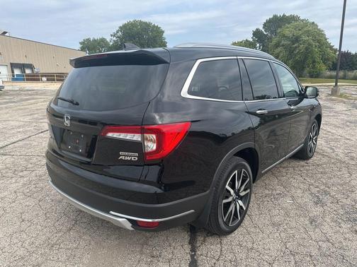 2022 Honda Pilot Touring 8-Passenger
