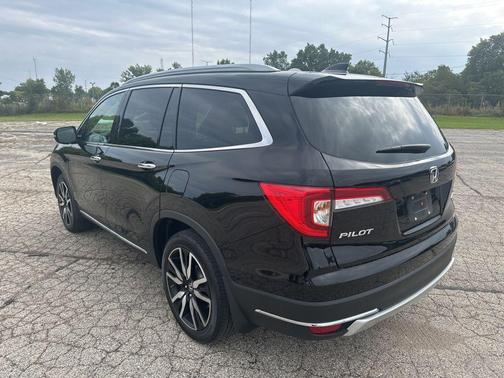 2022 Honda Pilot Touring 8-Passenger