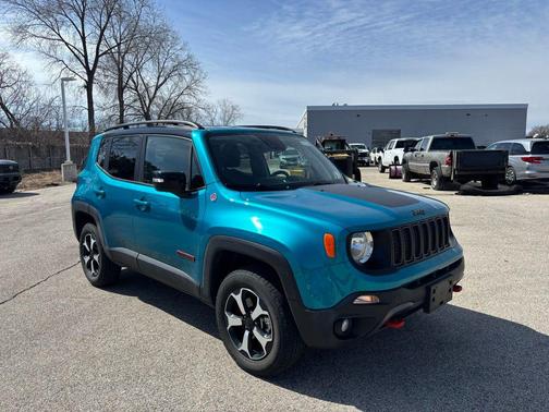 Bikini Metallic Clearcoat 2022 Jeep Renegade Trailhawk