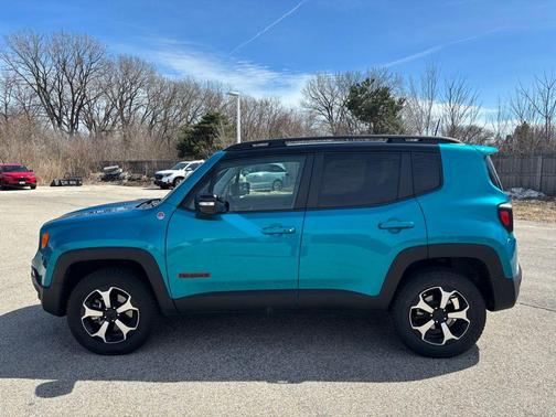 Bikini Metallic Clearcoat 2022 Jeep Renegade Trailhawk