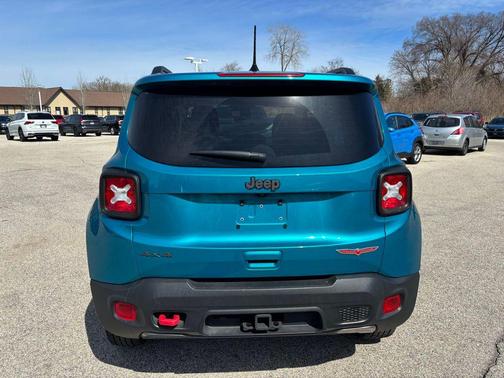 Bikini Metallic Clearcoat 2022 Jeep Renegade Trailhawk