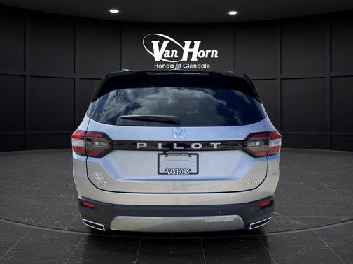 Solar Silver Metallic 2026 Honda Pilot Elite