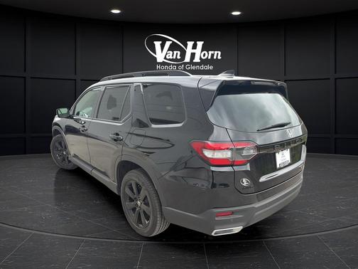 Crystal Black Pearl 2025 Honda Pilot Black Edition