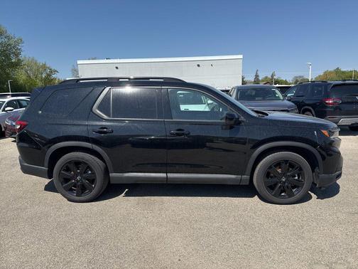 Crystal Black Pearl 2025 Honda Pilot Black Edition