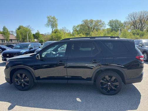 Crystal Black Pearl 2025 Honda Pilot Black Edition