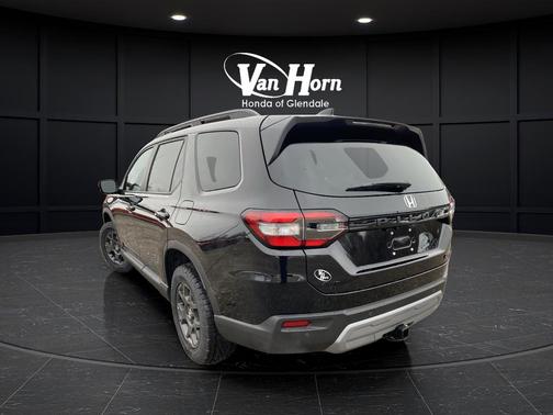 Crystal Black Pearl 2025 Honda Pilot TrailSport
