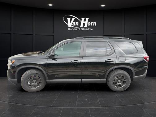 Crystal Black Pearl 2025 Honda Pilot TrailSport