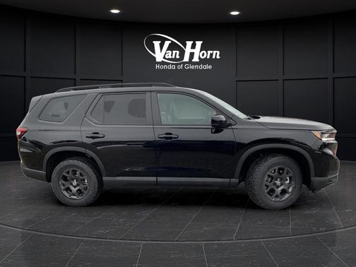 Crystal Black Pearl 2025 Honda Pilot TrailSport