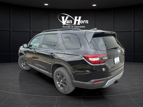 Crystal Black Pearl 2025 Honda Pilot TrailSport