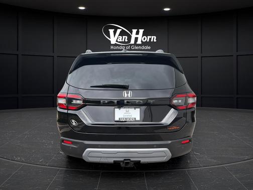 Crystal Black Pearl 2025 Honda Pilot TrailSport