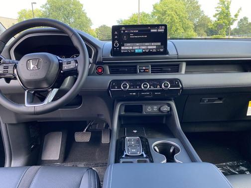 2025 Honda Pilot Touring 8-Passenger