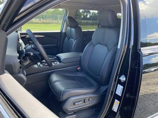 2025 Honda Pilot Touring 8-Passenger