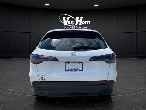 Platinum White Pearl 2027 Honda HR-V LX