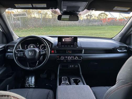 2023 Honda Pilot AWD Sport