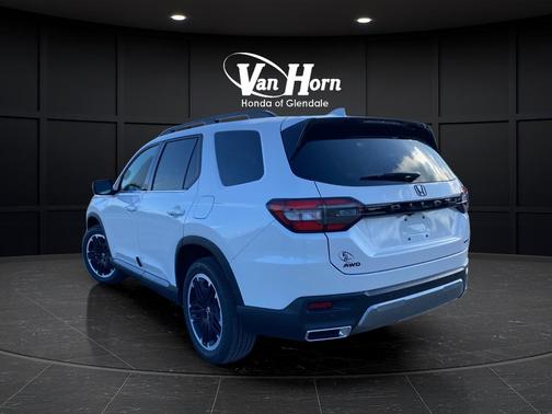 Platinum White Pearl 2026 Honda Pilot Touring 8-Passenger