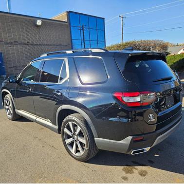 2025 Honda Pilot Touring 8-Passenger