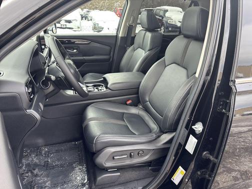 2025 Honda Pilot Touring 8-Passenger