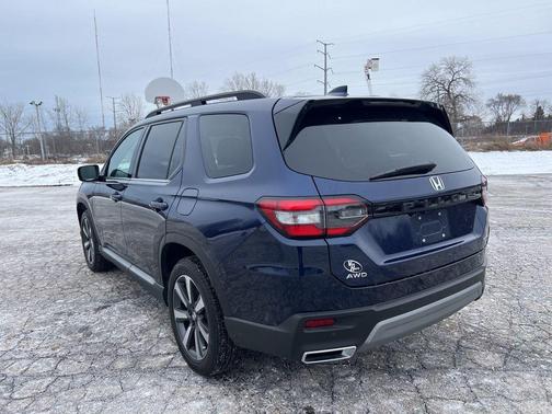 2025 Honda Pilot Touring 8-Passenger