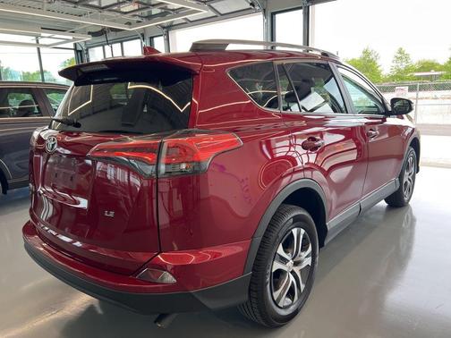 Ruby Flare Pearl 2018 Toyota RAV4 LE