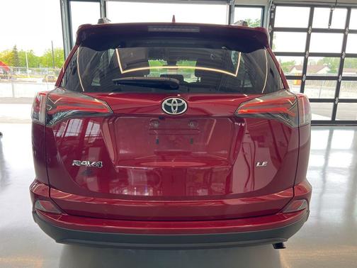 Ruby Flare Pearl 2018 Toyota RAV4 LE