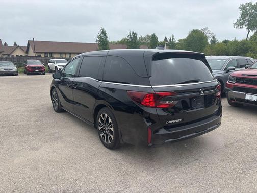 Crystal Black Pearl 2025 Honda Odyssey Elite