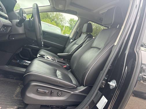 Crystal Black Pearl 2025 Honda Odyssey Elite