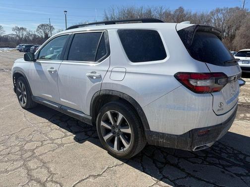 2023 Honda Pilot Touring 8-Passenger